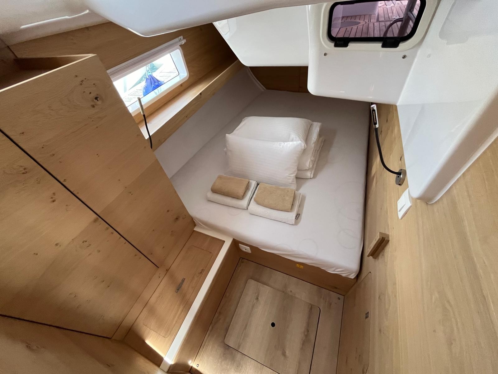 Elan Impression 45, Ollie | Yacht Charter Croatia
