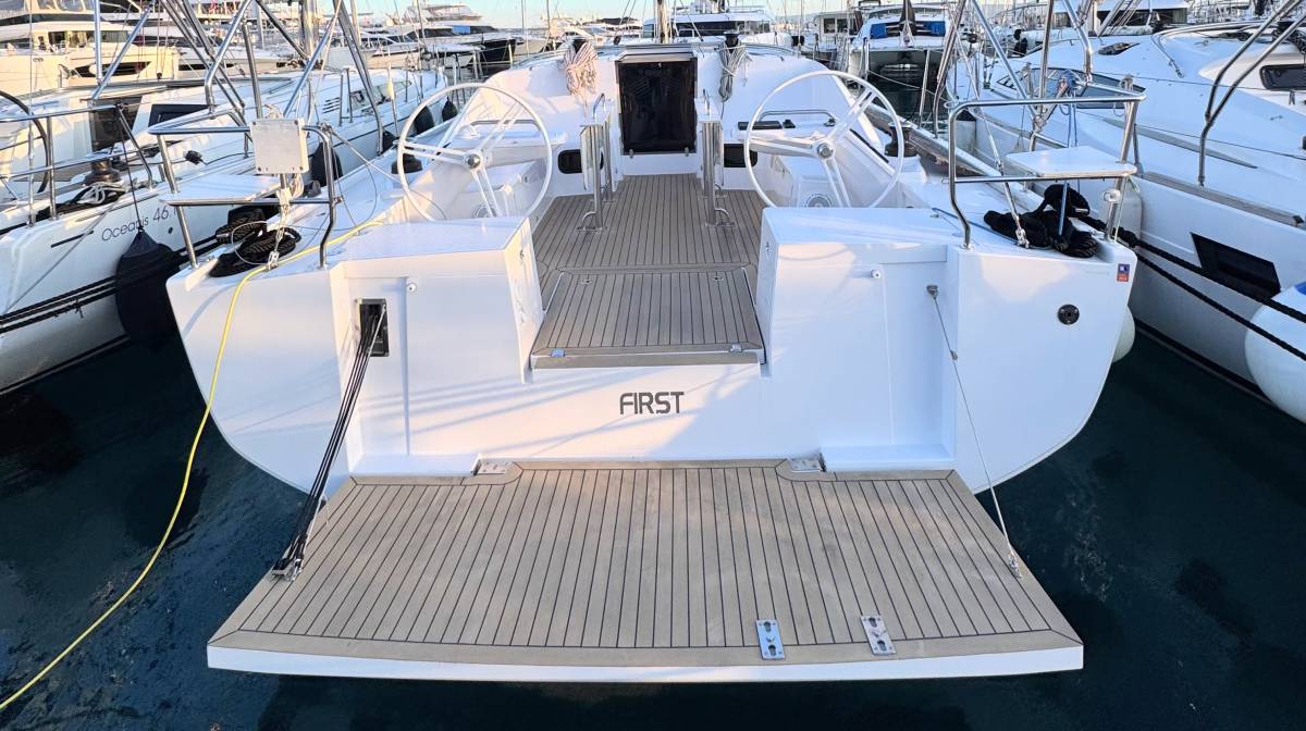 Elan Impression 45, First | Noleggio di Yacht Croazia