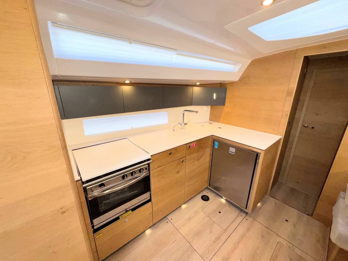 Elan Impression 45, First | Noleggio di Yacht Croazia