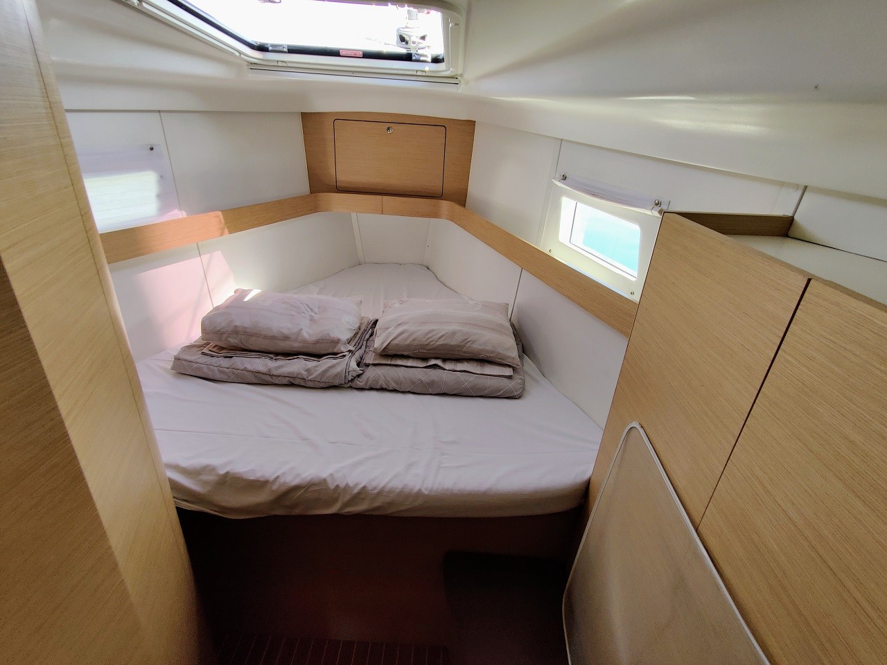Elan Impression 45, Aciano | Yacht Charter Croatia