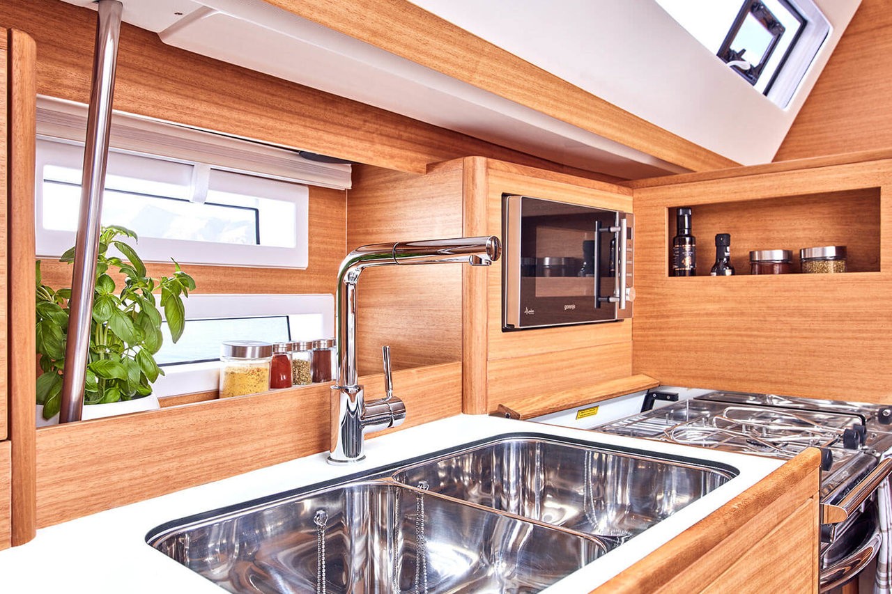 Elan Impression 45.1, Eva | Yacht Charter Croatia
