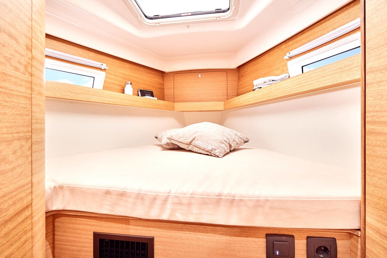 Elan Impression 45.1, Eva | Yacht Charter Croatia