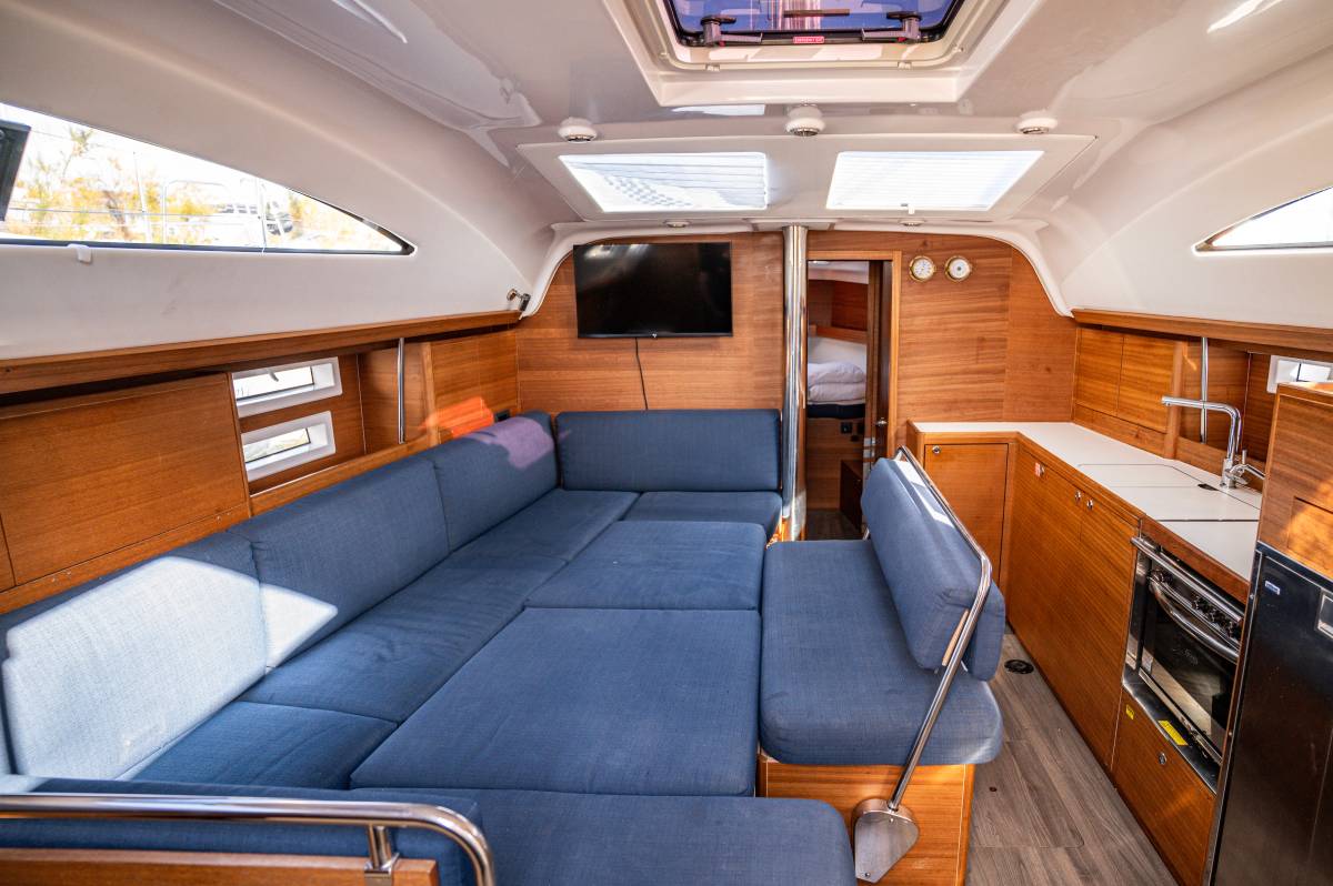 Elan Impression 45.1, Vikki | Yacht Charter Croatia