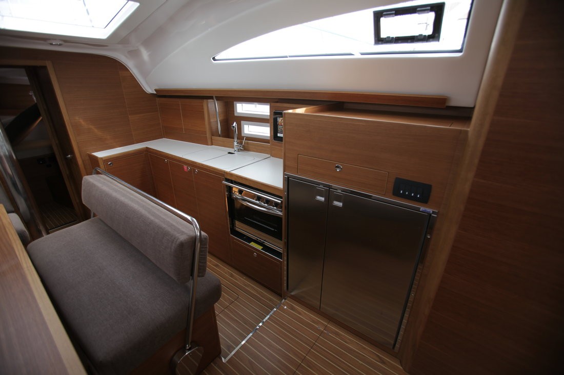 Elan Impression 45.1, Vikki | Yacht Charter Croatia