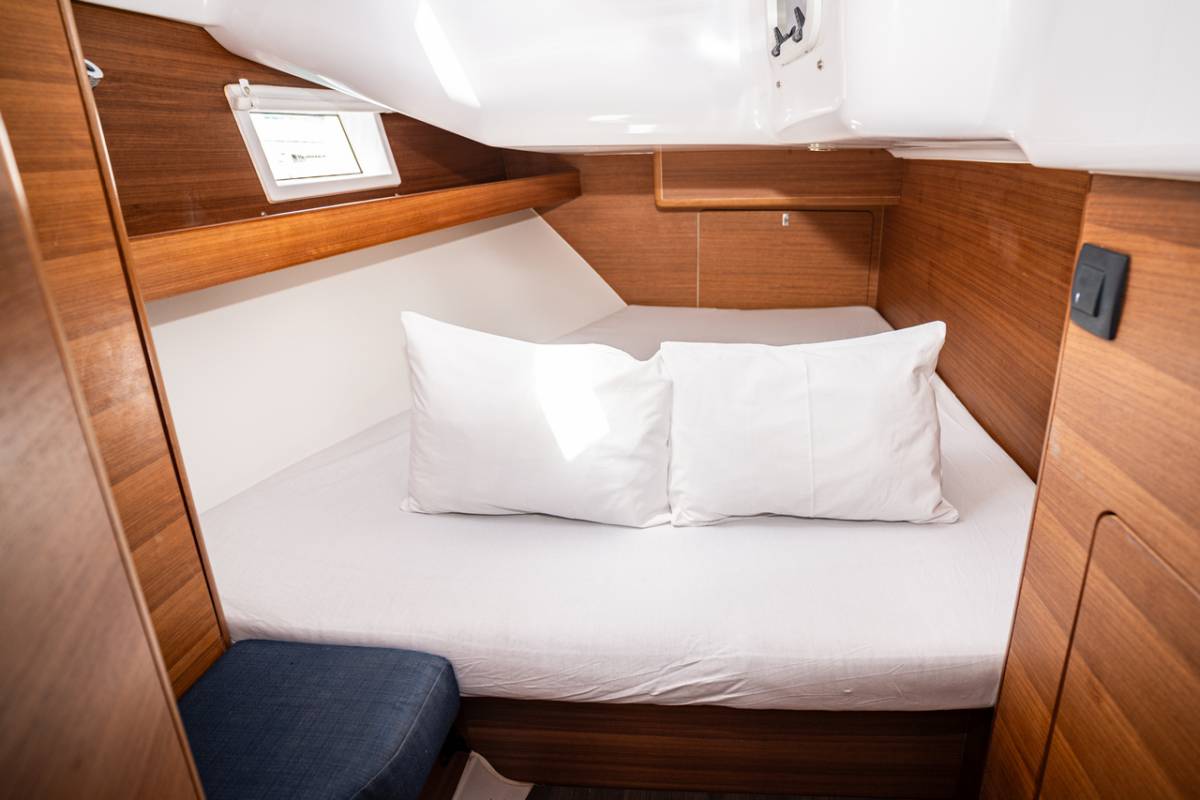 Elan Impression 45.1, Vikki | Yacht Charter Croatia