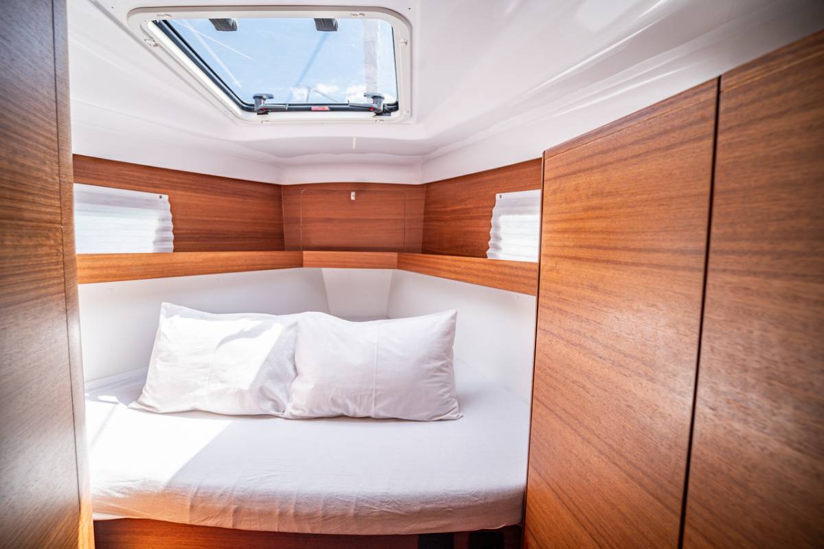 Elan Impression 45.1, Vikki | Yacht Charter Croatia