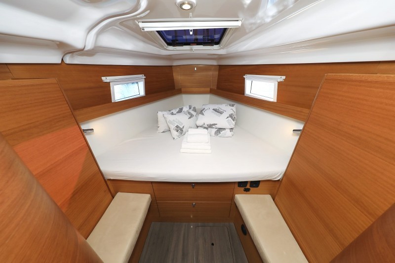 Elan Impression 45.1, Ianira | Yacht Charter Croatia