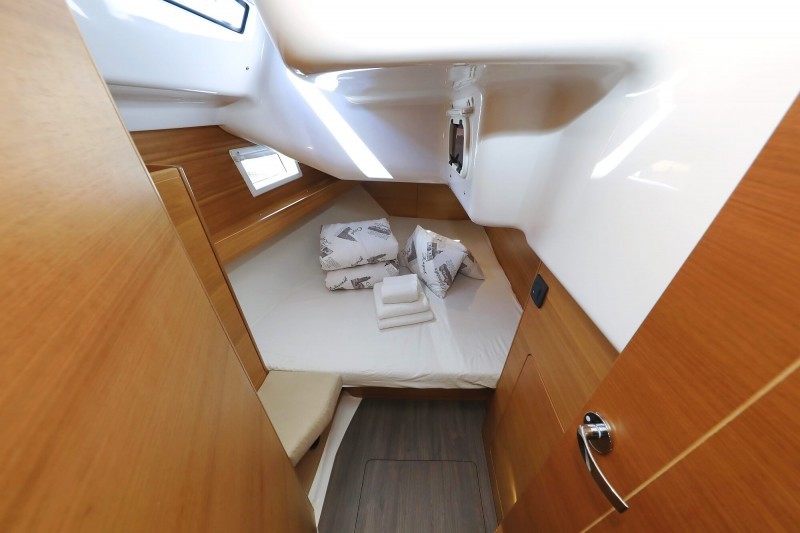Elan Impression 45.1, Ianira | Yacht Charter Croatia