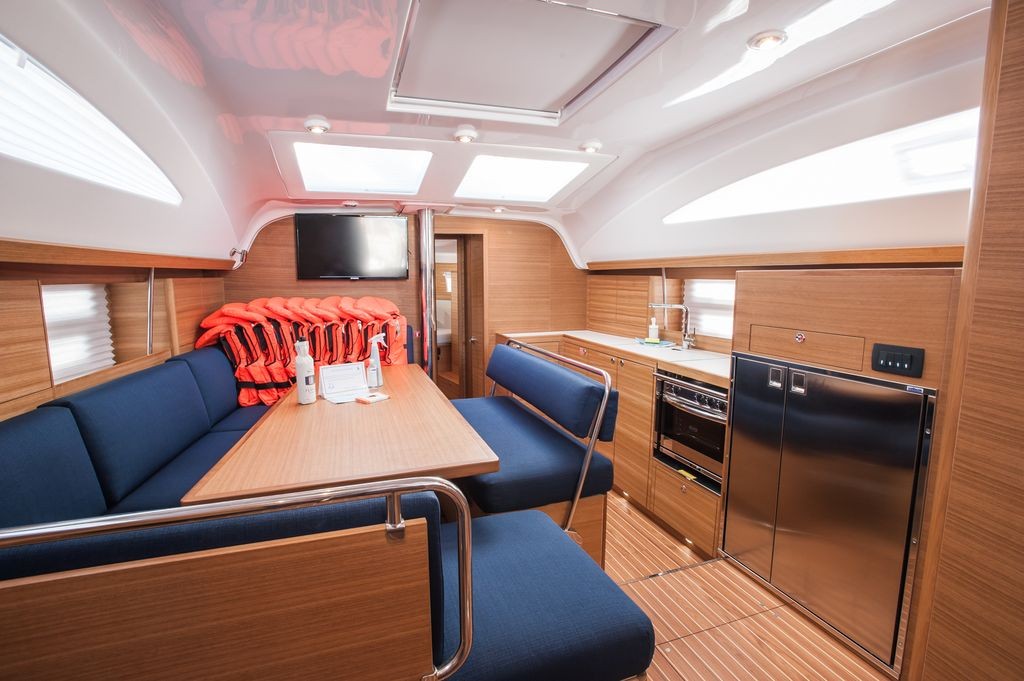 Elan Impression 45.1, Linea Uno | Yacht Charter Croatia