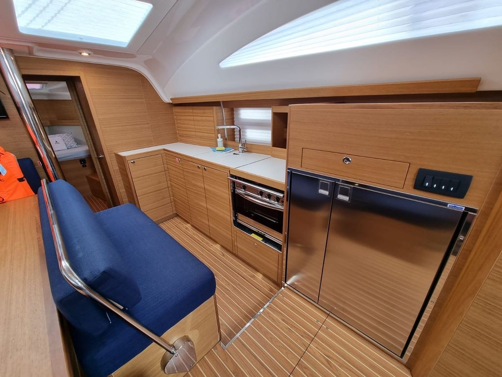 Elan Impression 45.1, Linea Uno | Yacht Charter Croatia
