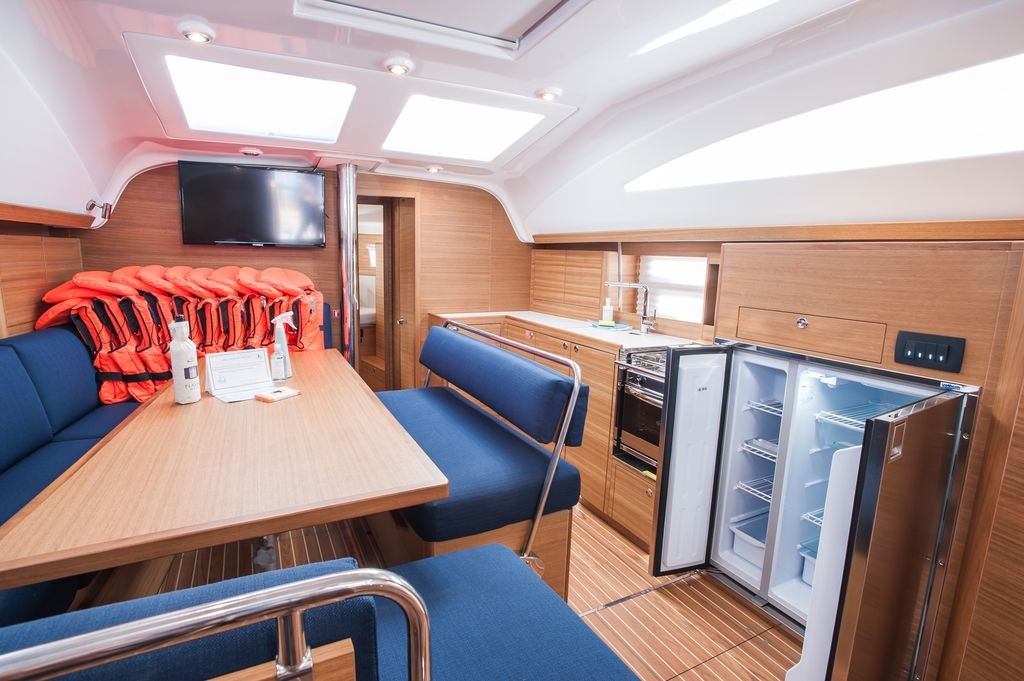 Elan Impression 45.1, Linea Uno | Yacht Charter Croatia