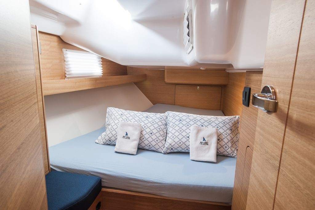 Elan Impression 45.1, Linea Uno | Yacht Charter Croatia