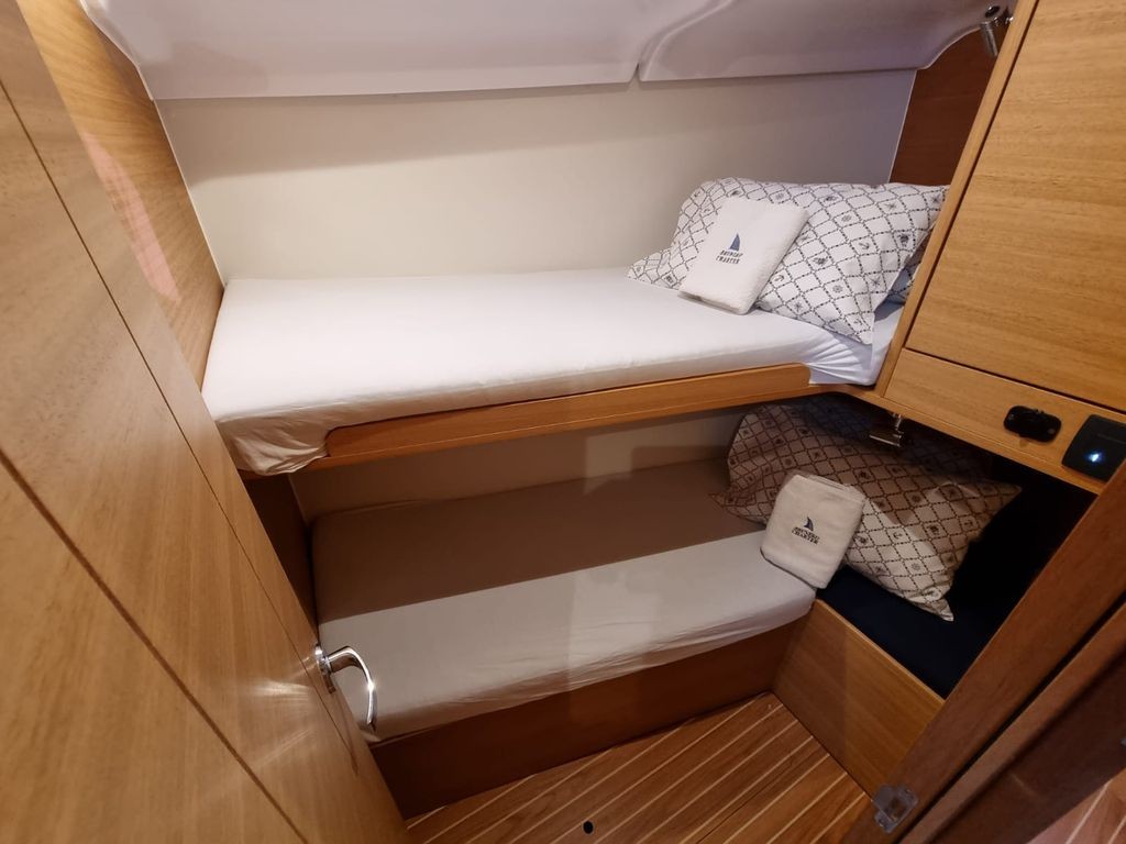 Elan Impression 45.1, Linea Uno | Yacht Charter Croatia