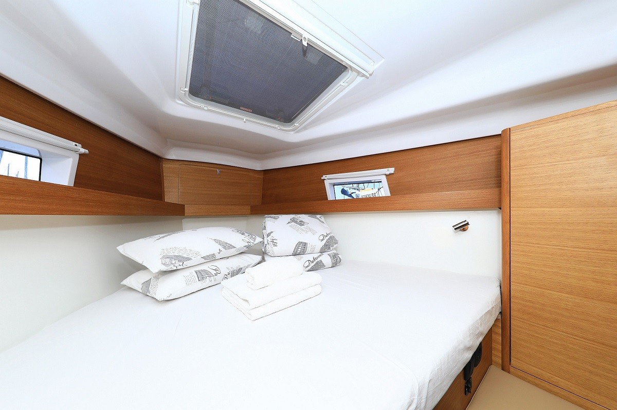 Elan Impression 45.1, Urshy | Yacht Charter Croatia