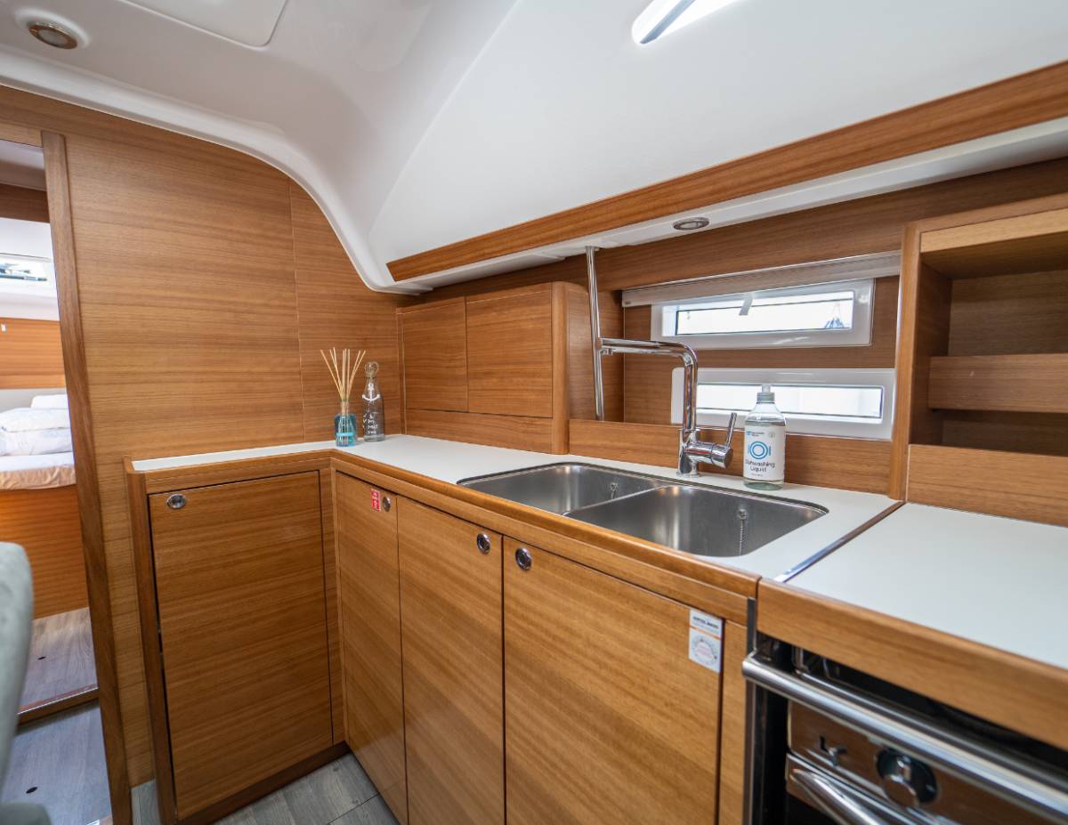 Elan Impression 45.1, Marita | Yacht Charter Croatia