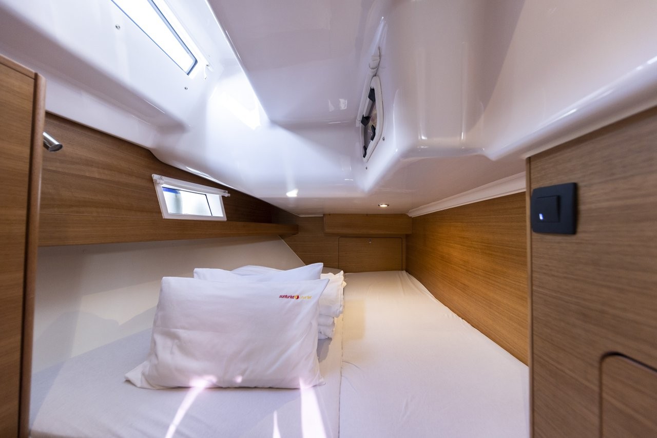 Elan Impression 45.1, Pasithea | Yacht Charter Croatia