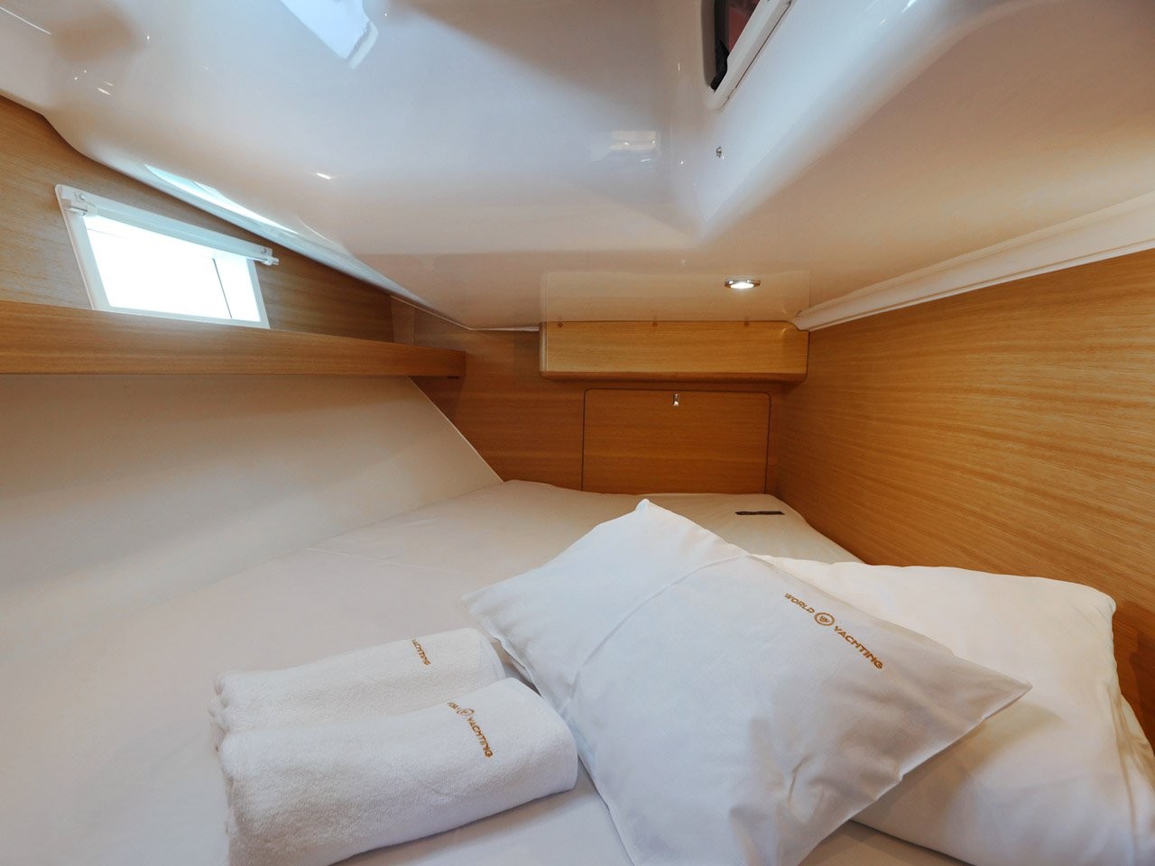 Elan Impression 45.1, Luna | Yacht Charter Croatia