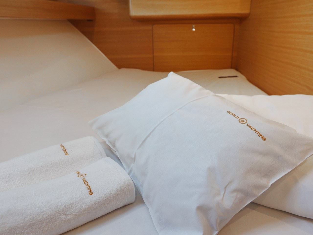 Elan Impression 45.1, Luna | Yacht Charter Croatia