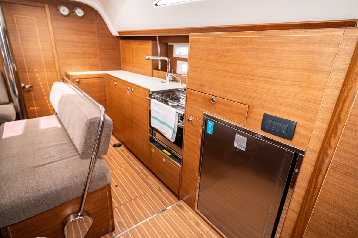 Elan Impression 45.1, Seraphim | Yacht Charter Croatia