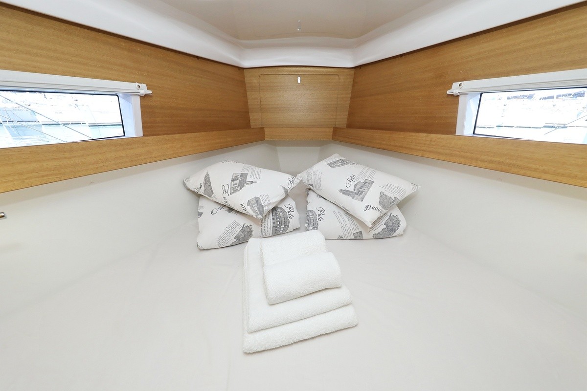 Elan Impression 45.1, Moon Pearl | Yacht Charter Croatia