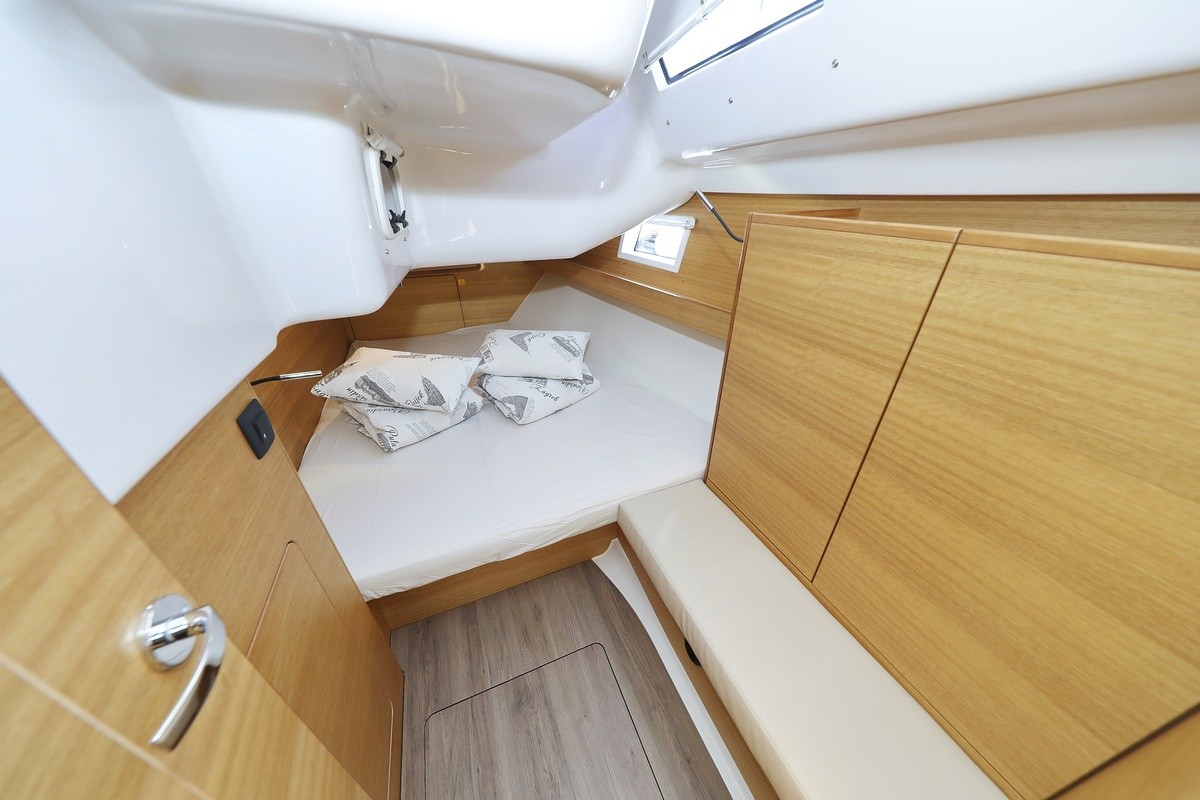 Elan Impression 45.1, Moon Pearl | Yacht Charter Croatia