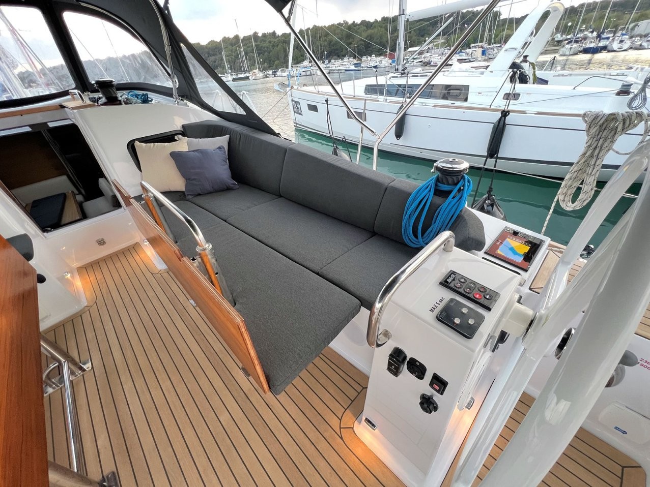 Elan Impression 45.1, Polaris | Yacht Charter Croatia