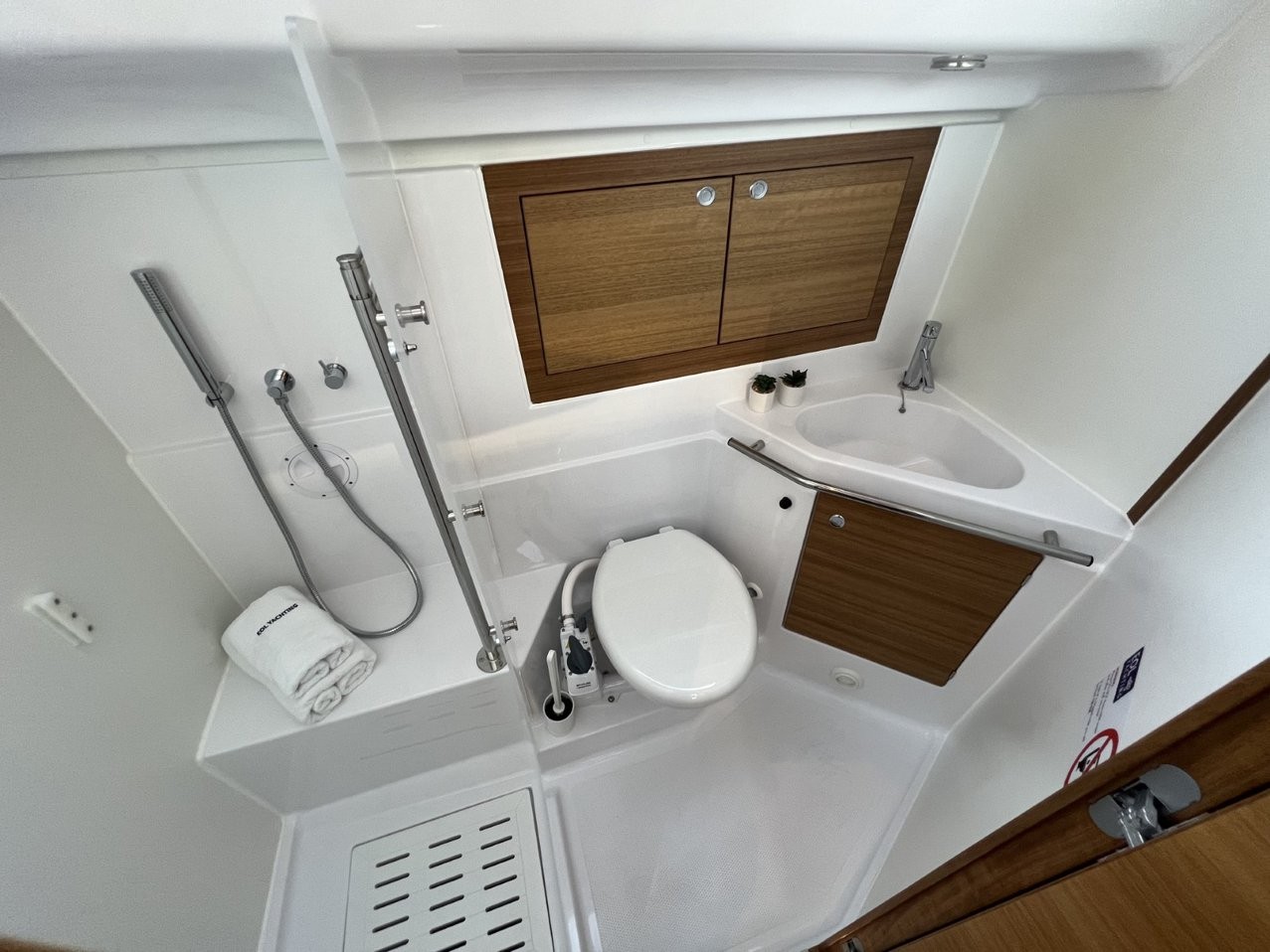Elan Impression 45.1, Polaris | Yacht Charter Croatia