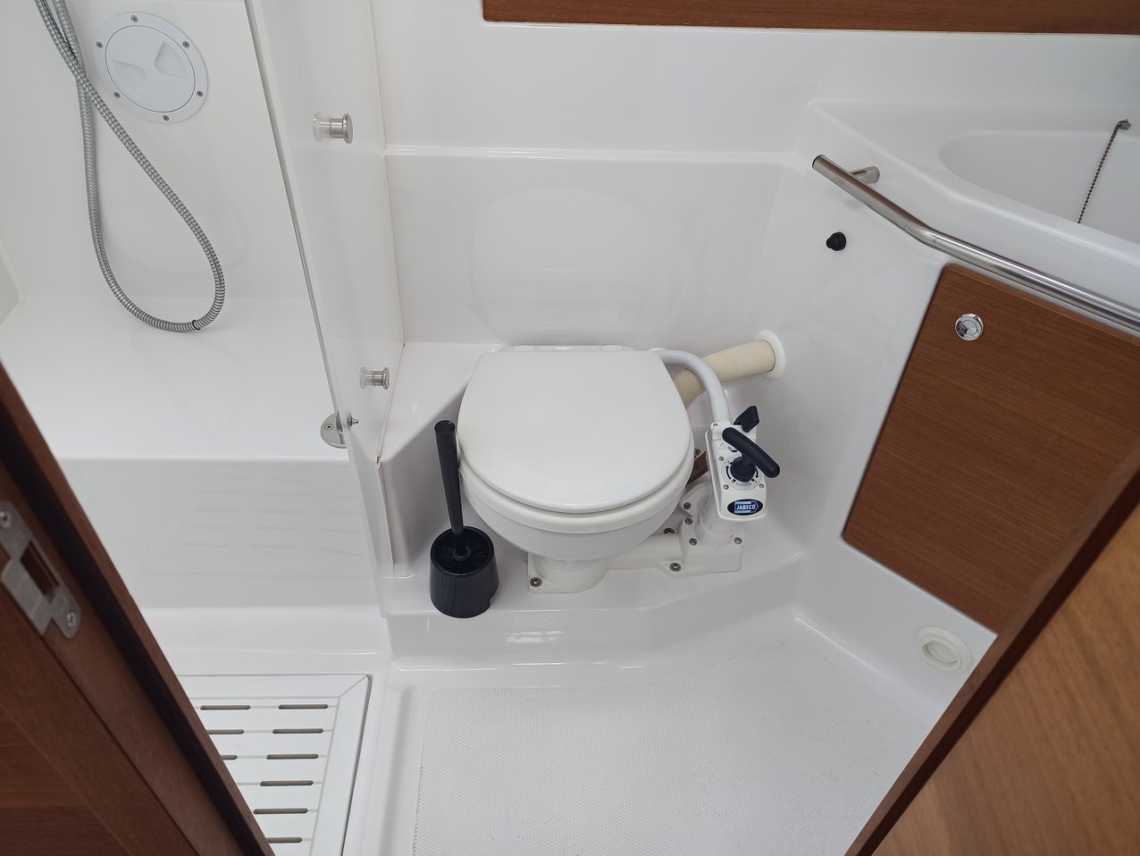 Elan Impression 45.1, AirTime 2 | Yacht Charter Croatia