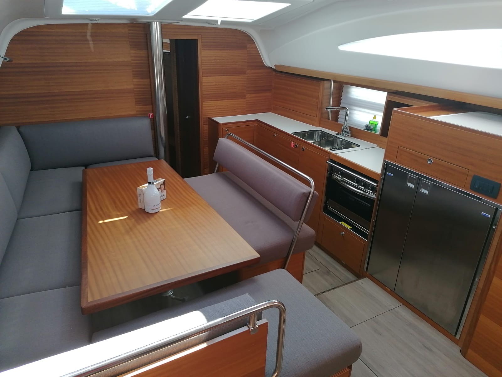 Elan Impression 45.1, Top Gun | Yacht Charter Croatia