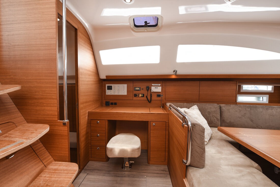 Elan Impression 45.1, Jola | Yacht Charter Croatia