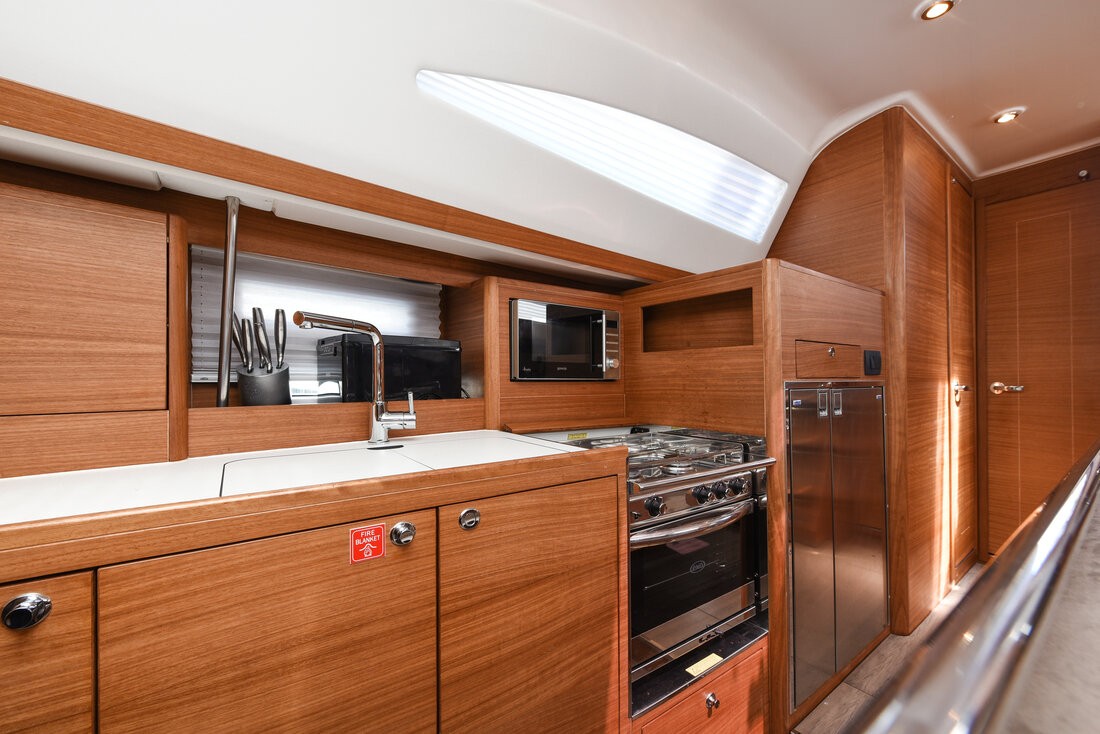 Elan Impression 45.1, Jola | Yacht Charter Croatia
