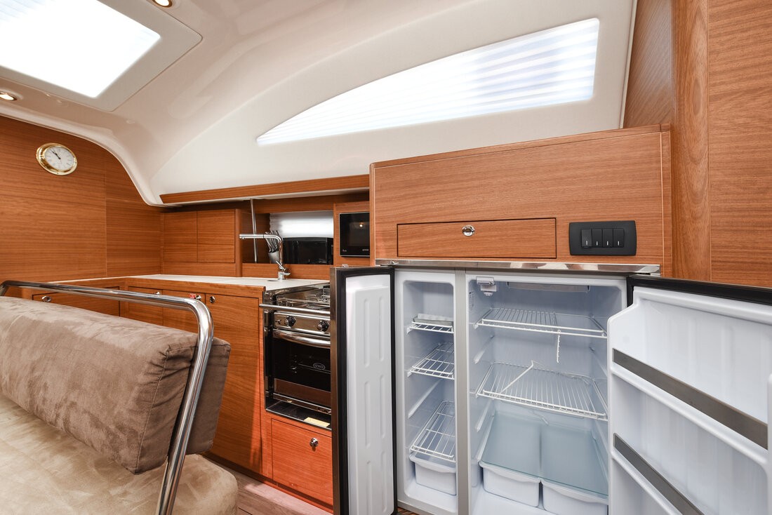 Elan Impression 45.1, Jola | Yacht Charter Croatia