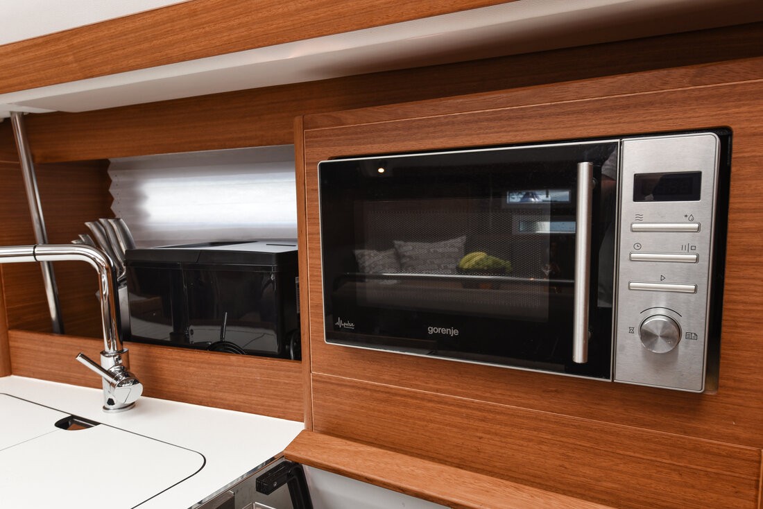 Elan Impression 45.1, Jola | Yacht Charter Croatia