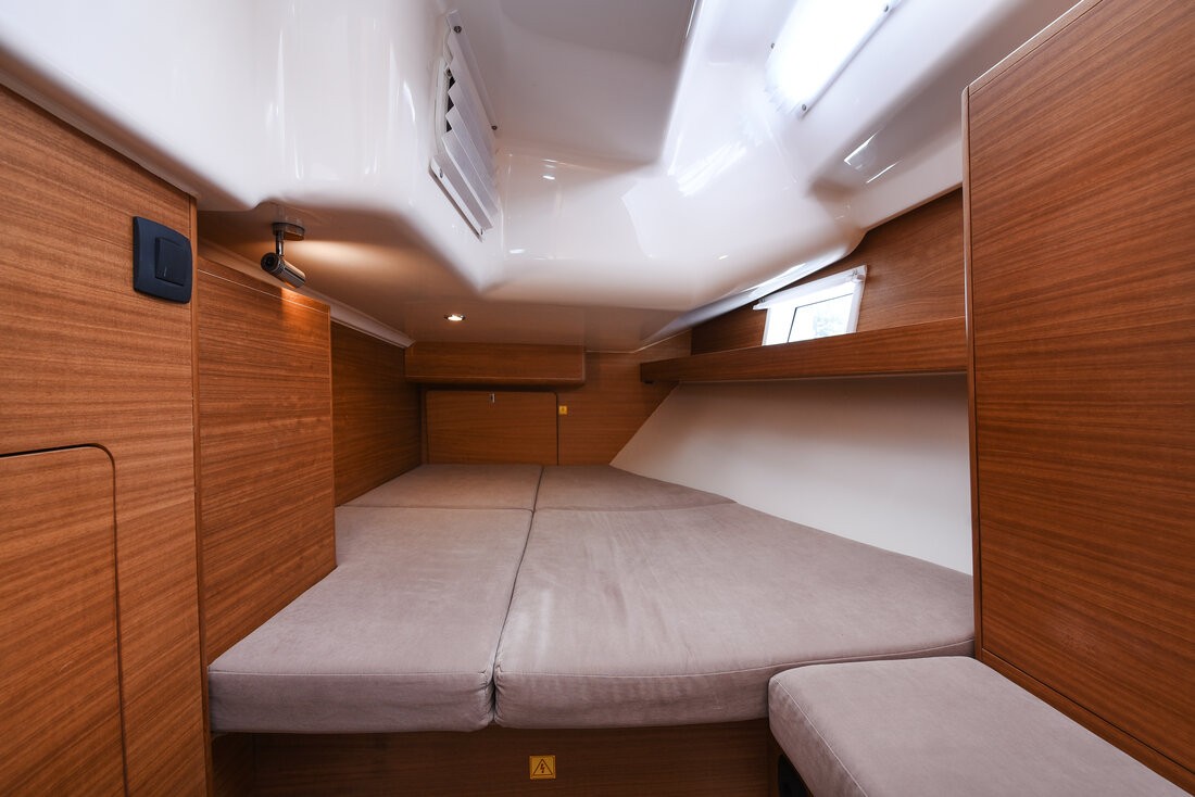 Elan Impression 45.1, Jola | Yacht Charter Croatia