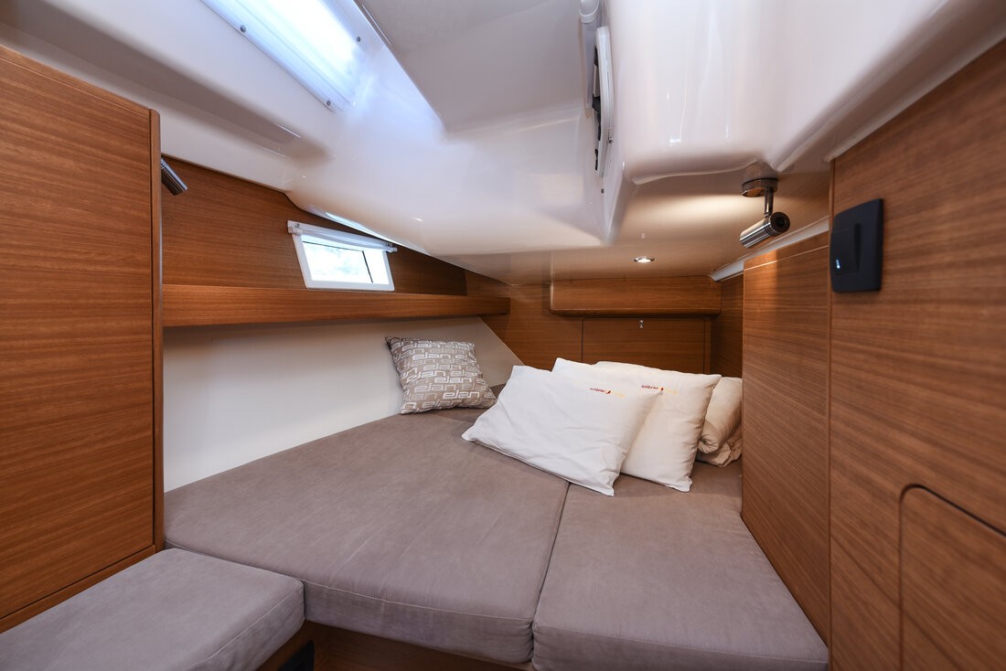 Elan Impression 45.1, Jola | Yacht Charter Croatia