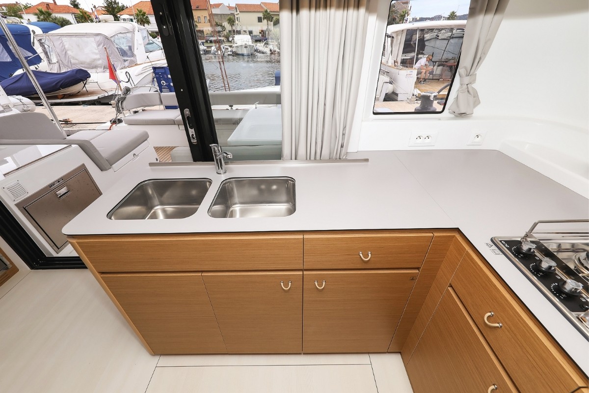 Excess 14, Windhunter | Yacht Charter Croatia