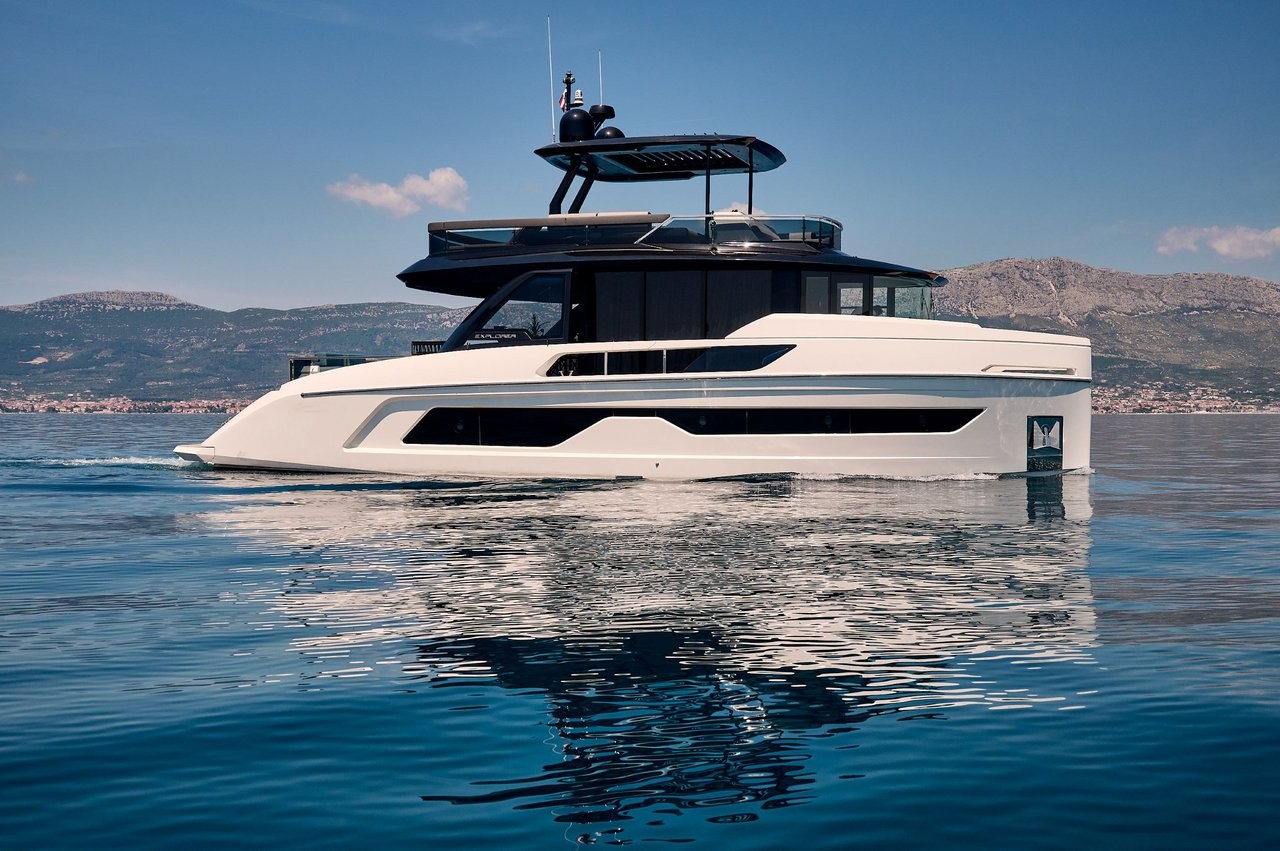 Explorer, Blue Moon | Yacht Charter Croatia