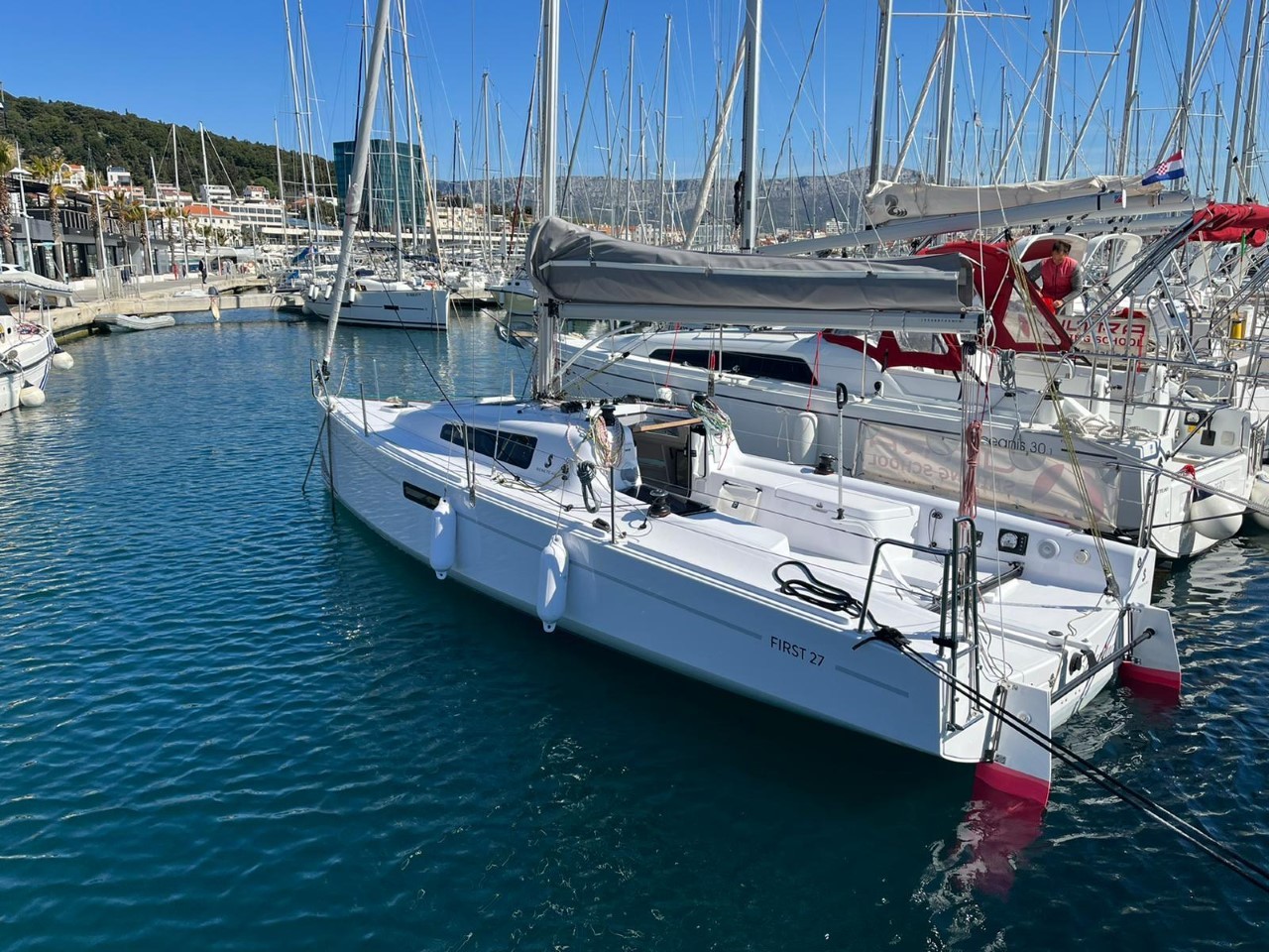 First 27, Šuferina | Yacht Charter Croatia