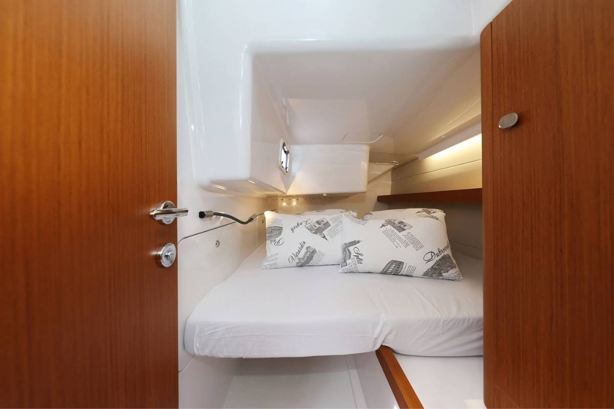 First 36, June | Noleggio di Yacht Croazia