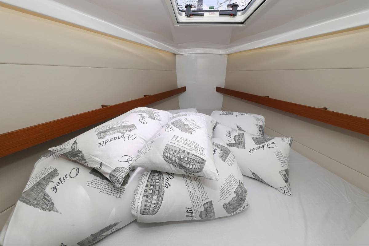 First 36, June | Noleggio di Yacht Croazia