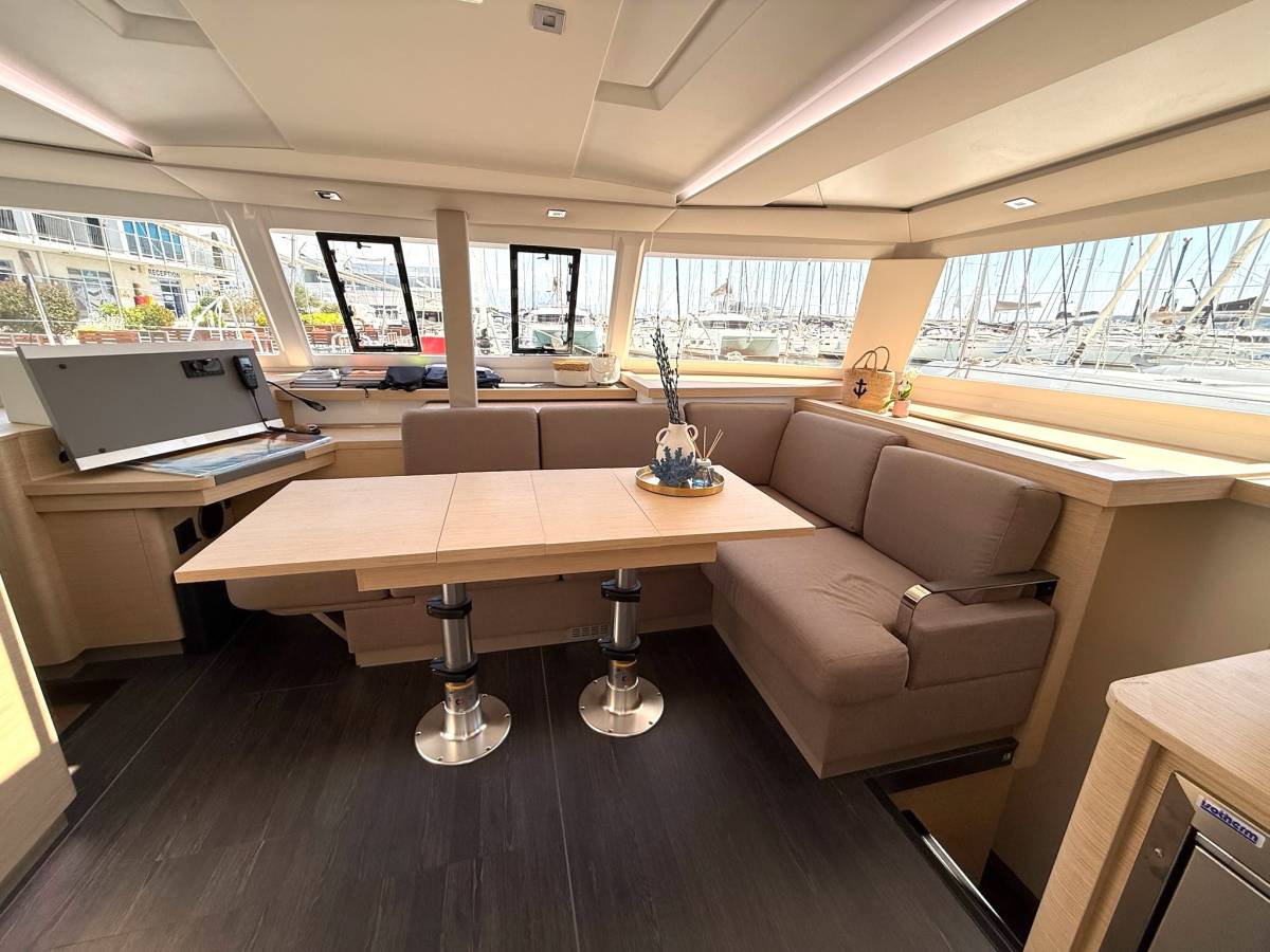 Fountaine Pajot Astrea 42, Ocean Allure | Noleggio di Yacht Croazia