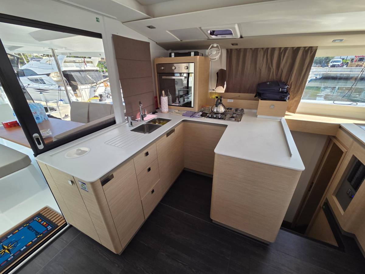 Fountaine Pajot Astrea 42, Adriatic Breeze | Yachtcharter Kroatien