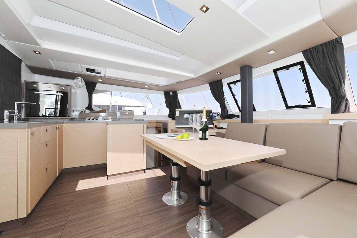Fountaine Pajot Astrea 42, Bella V | Yachtcharter Kroatien