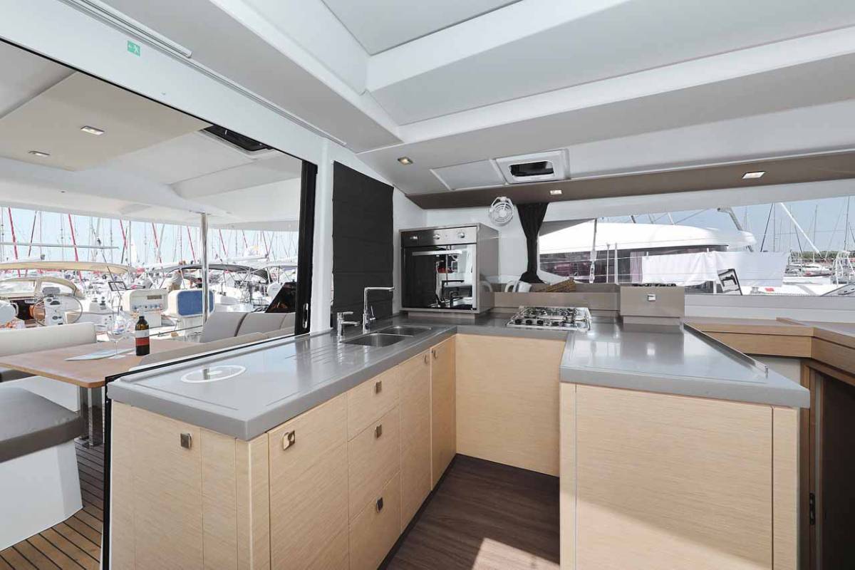 Fountaine Pajot Astrea 42, Bella V | Yachtcharter Kroatien