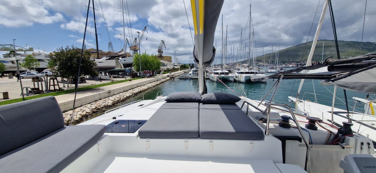 Fountaine Pajot Elba 45, Sun Office | Yacht Charter Croatia