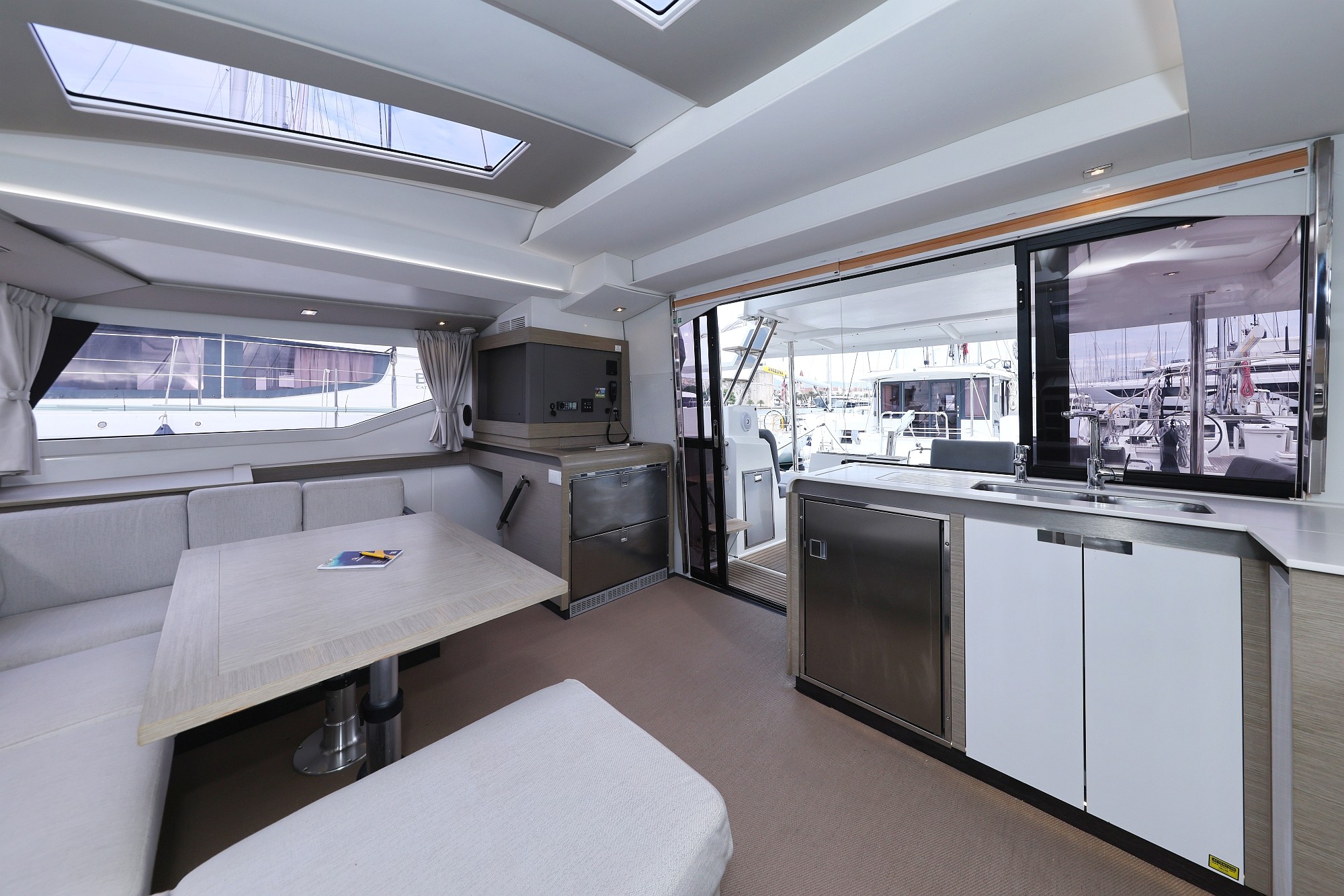 Fountaine Pajot Elba 45, Sun Office | Yacht Charter Croatia