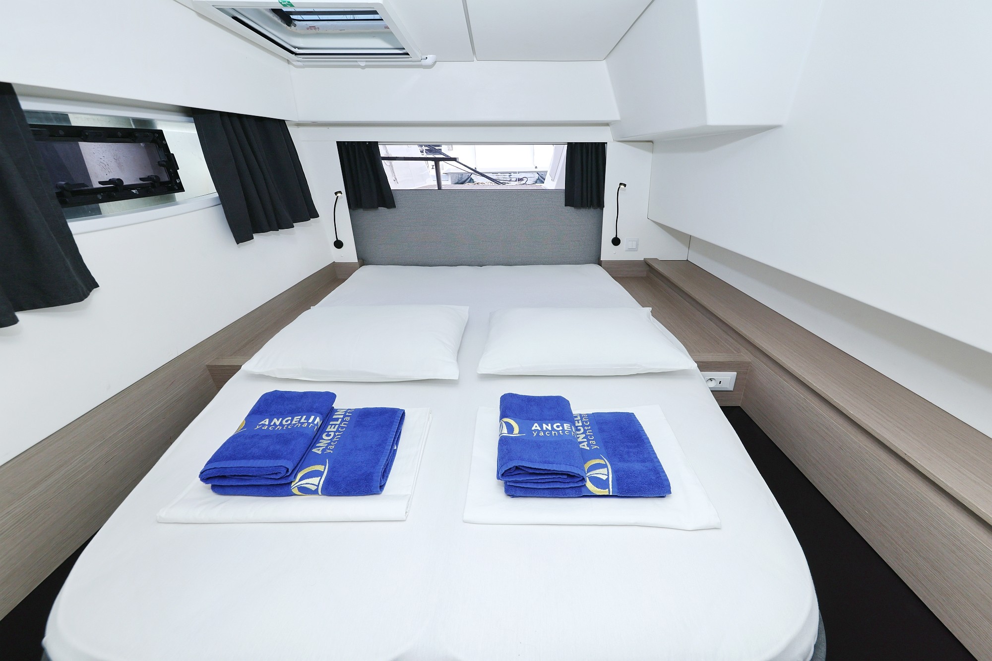Fountaine Pajot Elba 45, Sun Office | Yacht Charter Croatia