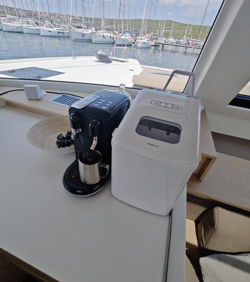 Fountaine Pajot Elba 45, Caramita | Noleggio di Yacht Croazia
