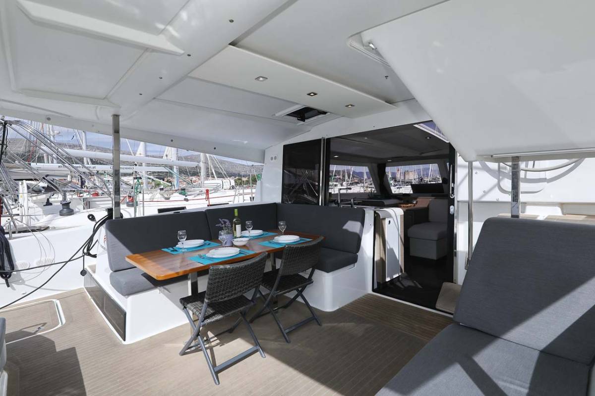 Fountaine Pajot Isla 40, Chilli | Yacht Charter Croatia