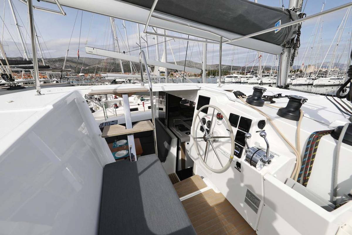 Fountaine Pajot Isla 40, Chilli | Yacht Charter Croatia